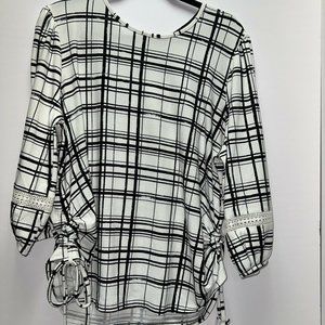 Brand New w/Tag Como Blu 1X Ultra Soft Knit Top Ivory/Black Gathered Sides Adj.